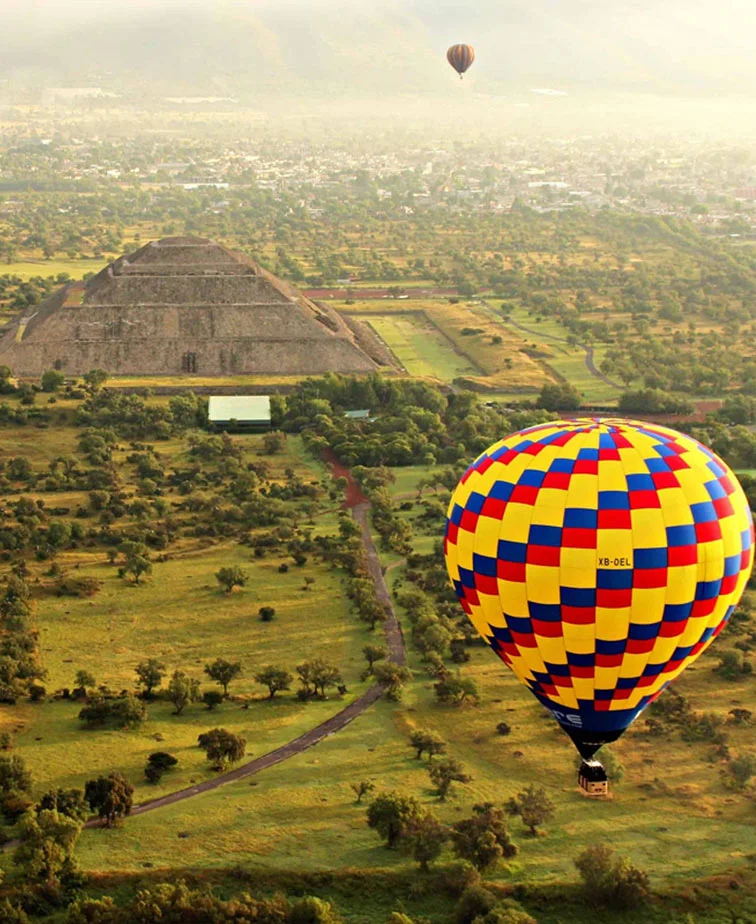Hot air balloon over the pyramids of Teotihuacan